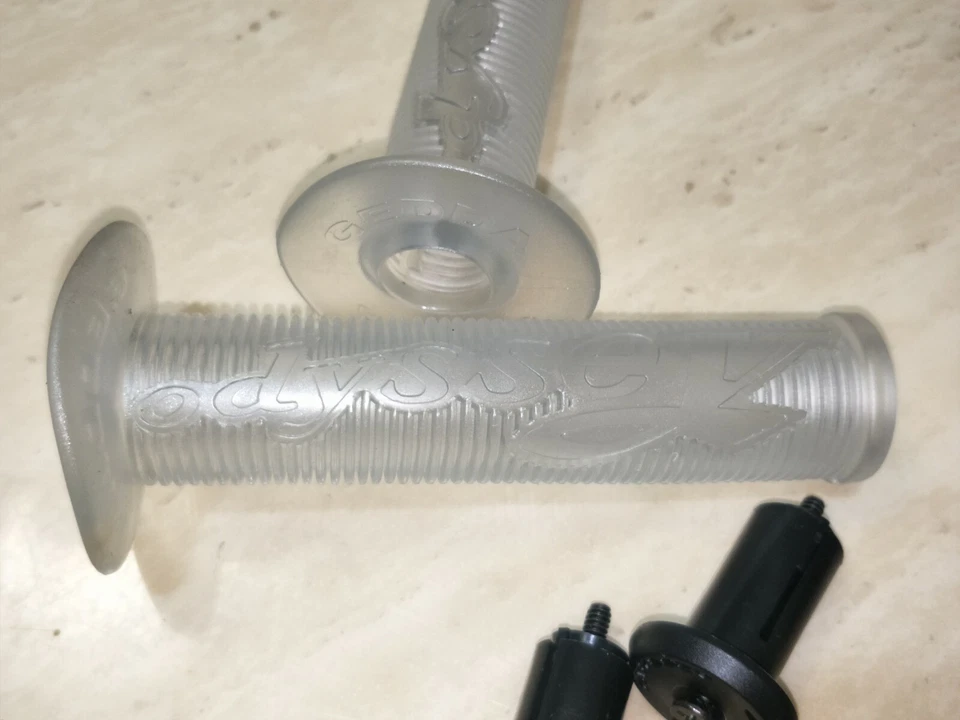 Odyssey Gedda Grip mid school BMX bicycle grips 134mm with Original End Plug - Image 2 of 4