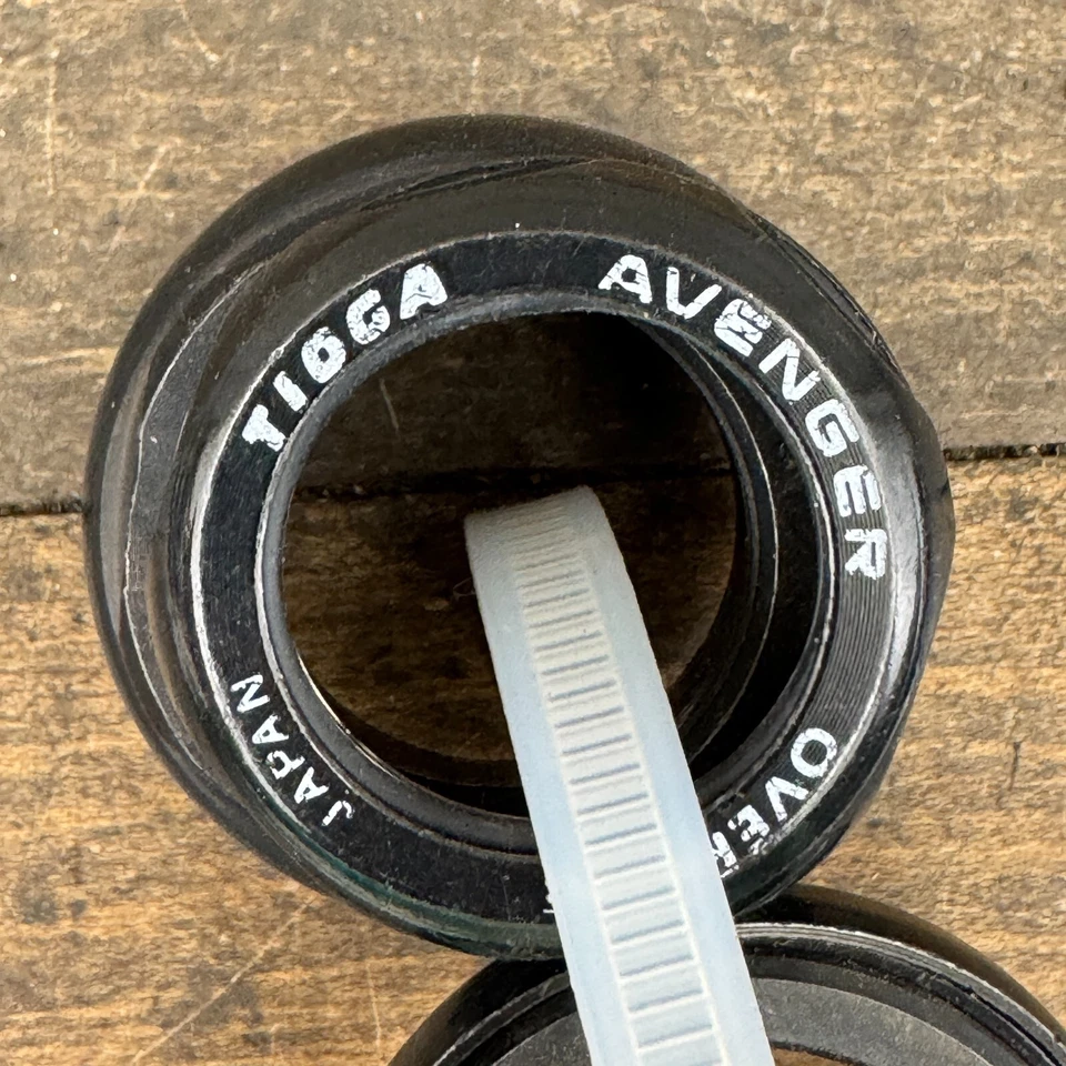 Auriculares roscados Tioga Avenger de colección de 1 1/8 pulgadas NOS PARTE tuerca superior negra años 90 MTB Foto 3 de 4