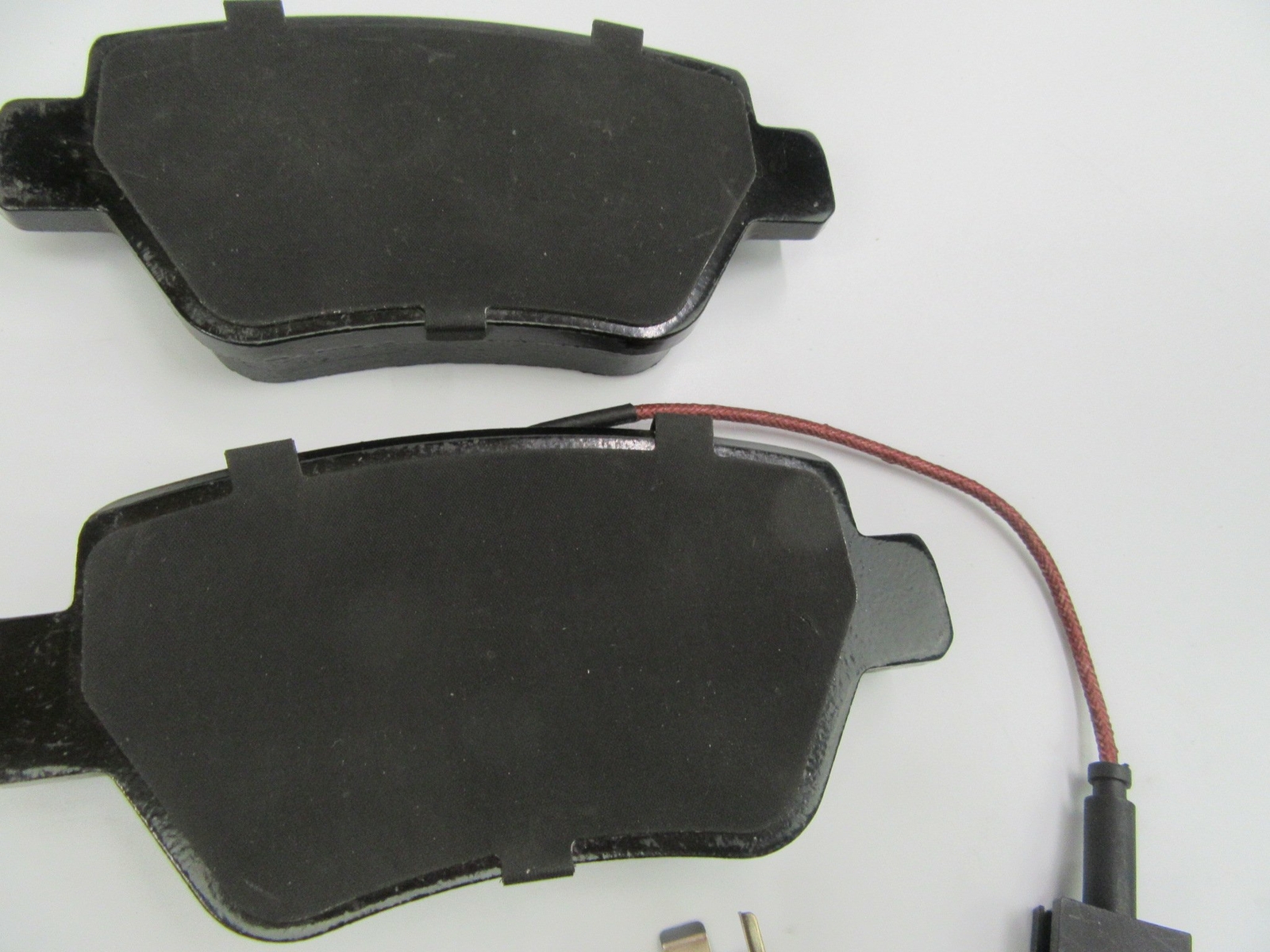 Maserati Ghibli Base 2014-16 rear brake pads & oil filter 514