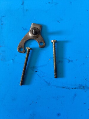 McCulloch 6-10 Chainsaw Right Side Start   2 Carburetor Bolts Hardware. Bin 11