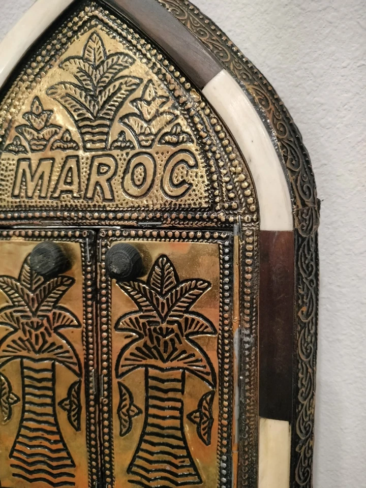 Pared de doble puerta arqueada vintage de latón marroquí mecanizado a mano con incrustación de hueso... Foto 3 de 4