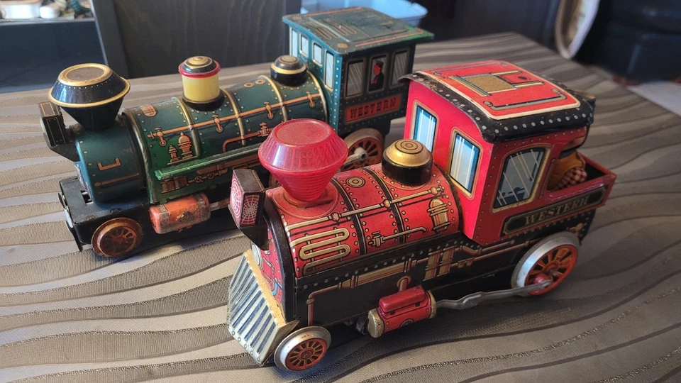 2 anciens trains locomotive en tôle - annee 60 - Modern toys - fabriqué au japon - Photo 1/4