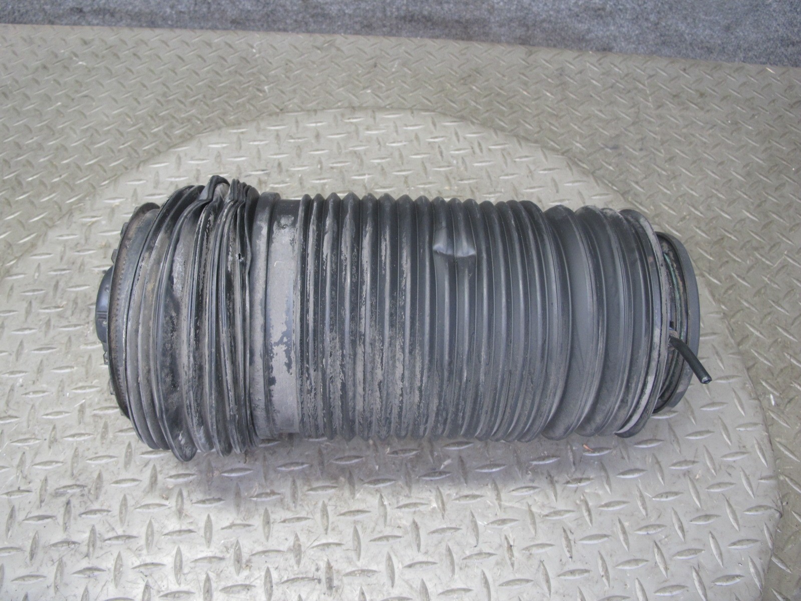 2017-2020 MASERATI LEVANTE M161 REAR LEFT SIDE AIR RIDE SUSPENSION SPRING