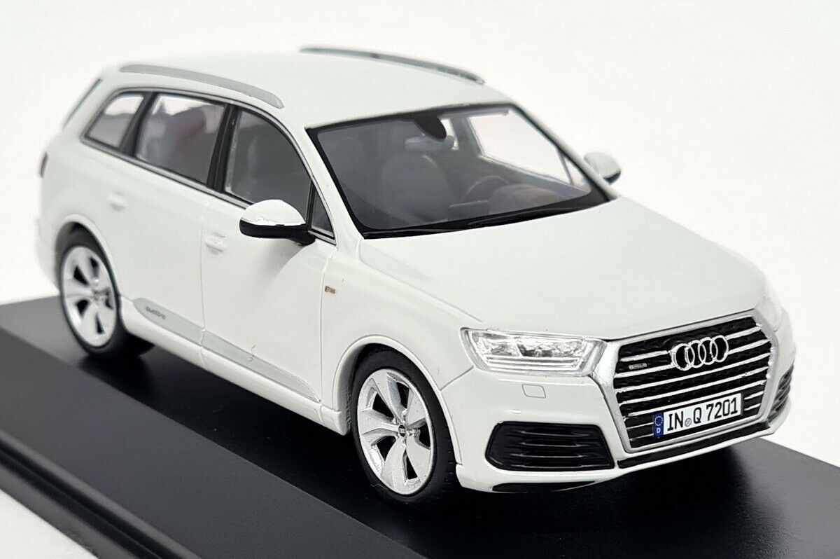Spark 1/43 - Audi Q7 Quattro 2015 Glacier White Resin Model Car