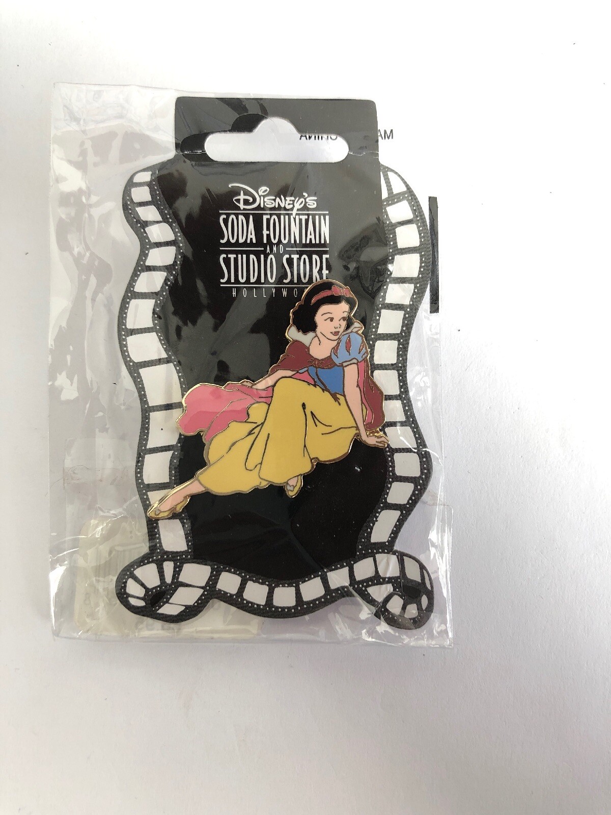 DSSH DSF Snow White Sitting Princess Disney Soda Fountain Version Disney Pin (B)