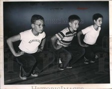 1952 Press Photo Tom Obenland, Bob Reid and Sam Vitale in Gym Class