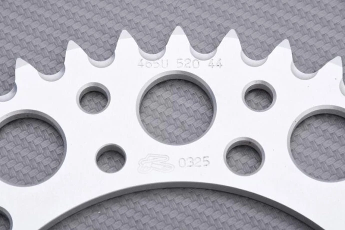 Corona RENTHAL Ultra Light 44Denti 520 HONDA XR 200 1984-1985 465U-520-44GPSI Foto 3 de 3