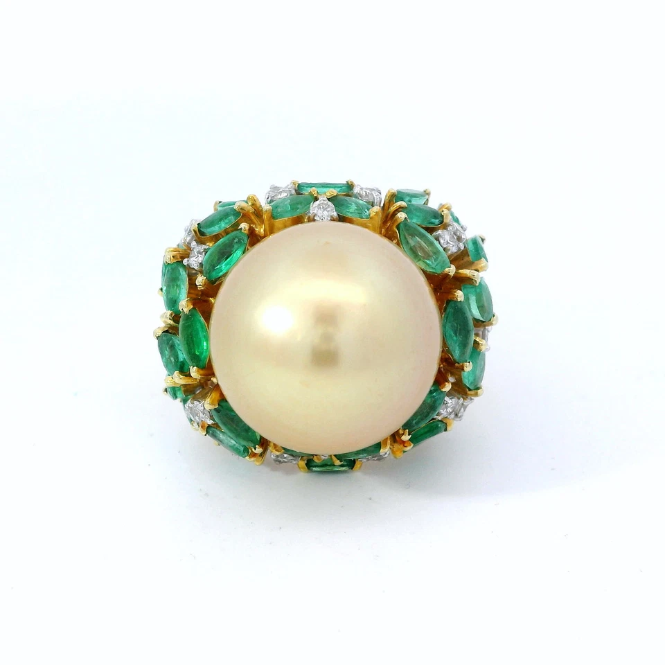 Anillo de cóctel vintage de oro amarillo de 18 quilates de 16 mm con perlas doradas del Mar del Sur con esmeralda Estate Foto 3 de 4