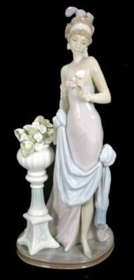 Lladro: A Touch of Class (Dama Liberty) #5377: Mint with Box**Rare