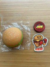 JRW Gear Julio 2025 Ketchup y Mostaza Curador Flex, Hamburguesa y Pegatina