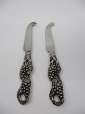 ARTHUR COURT GRAPE -2 CHEESE KNIVES  -7 1/8"   0502F
