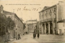 403....  CHATILLON SUR SEVRE. Place et Rue Mauléon