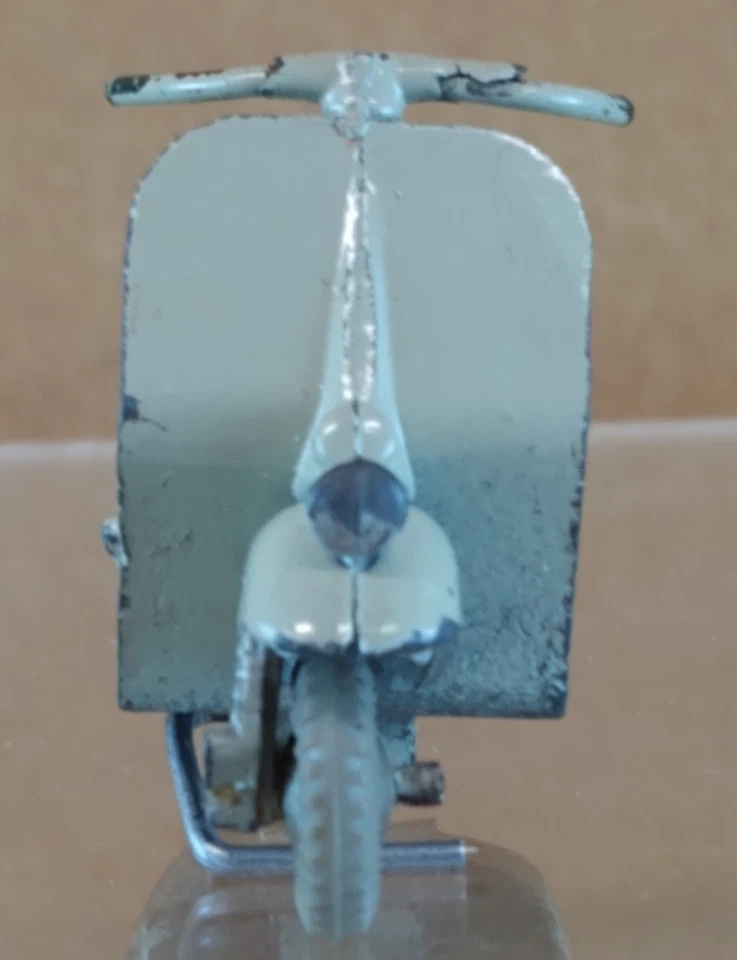 1951 Vespa 125 Scooter 1/32 Scale Metal Model by Mercury circa 1952 in Italy - Image 2 of 4