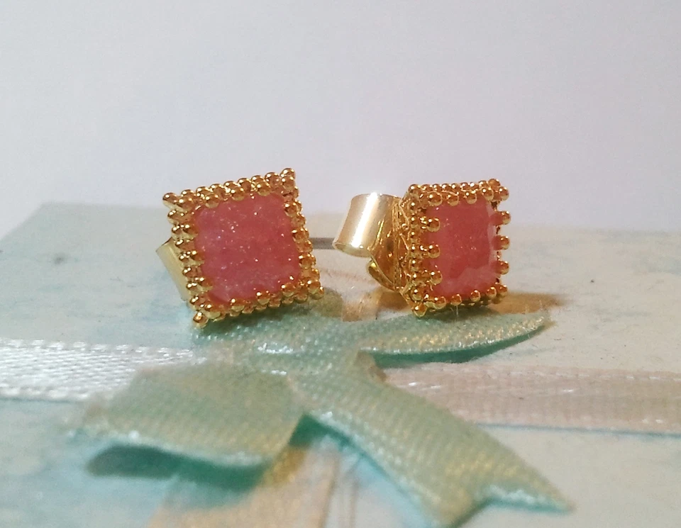 Brincos vintage folheados a ouro 14K formato quadrado opala rosa feitos em Israel NOVO - Imagem 3 de 4