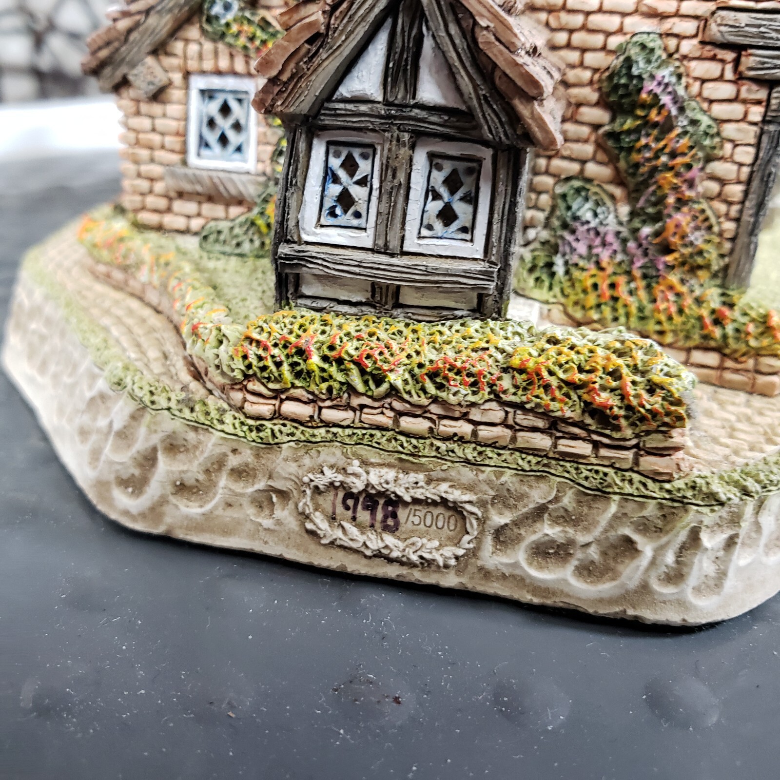 David Winter D1011 Tom's Yard 1997 Limited Edition 1998/5000 Original Box COA