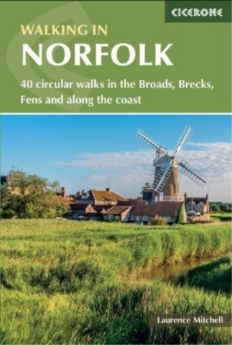 Laurence Mitchell Walking in Norfolk (Tascabile)
