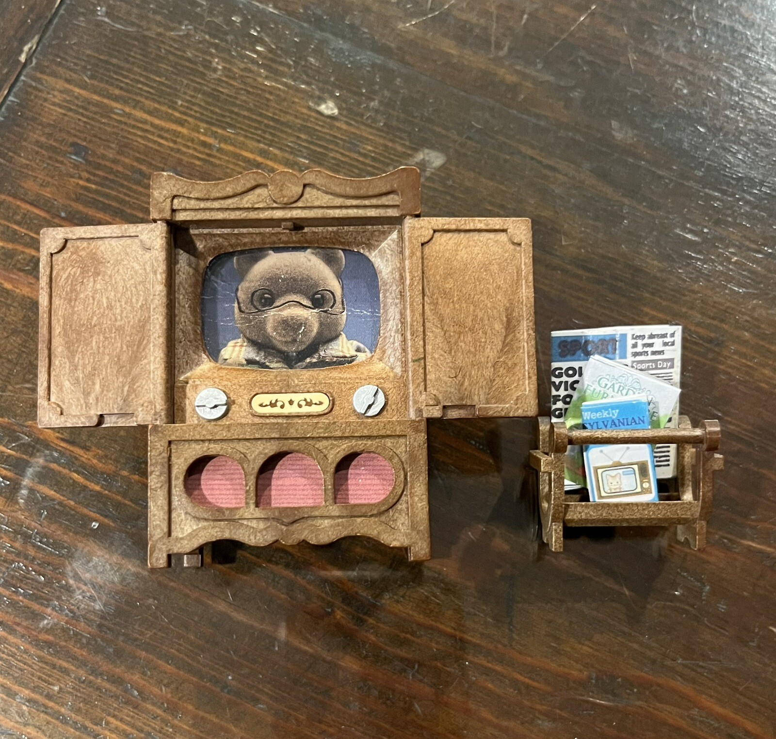 Calico Critters Sylvanian Families Vintage Television TV w Magazine Stand