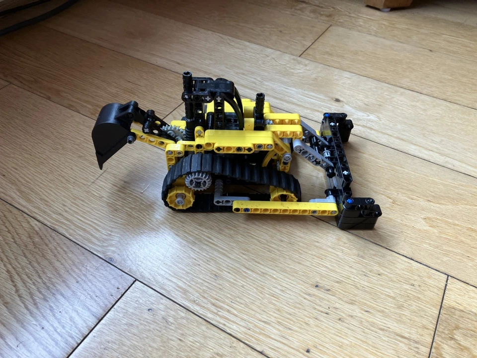 LEGO Technic 8419 Excavator, photo 3 of 5