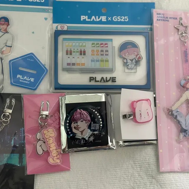 PlayV Bambi Acrylic Badge & Diorama Set - New