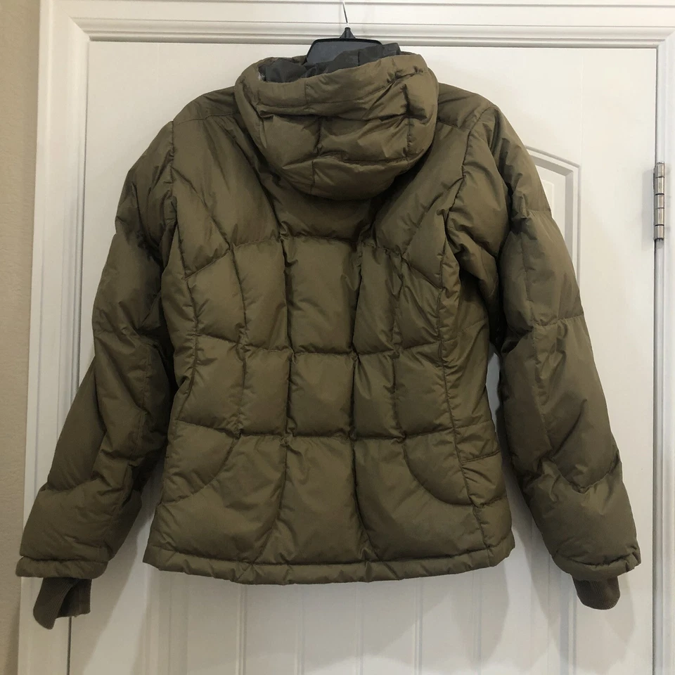 Chaqueta de abrigo Salomon para mujer mediana beige acolchada con capucha muestra Foto 2 de 4