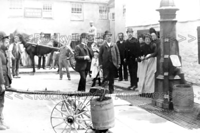 kbb-16 Animated, Communal Water Pump, Trowbridge, Wiltshire. Foto