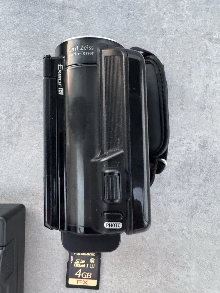 Sony HDR-XR150 HD Handycam Camcorder 4gb SD Card, And Charger - Image 3 of 4