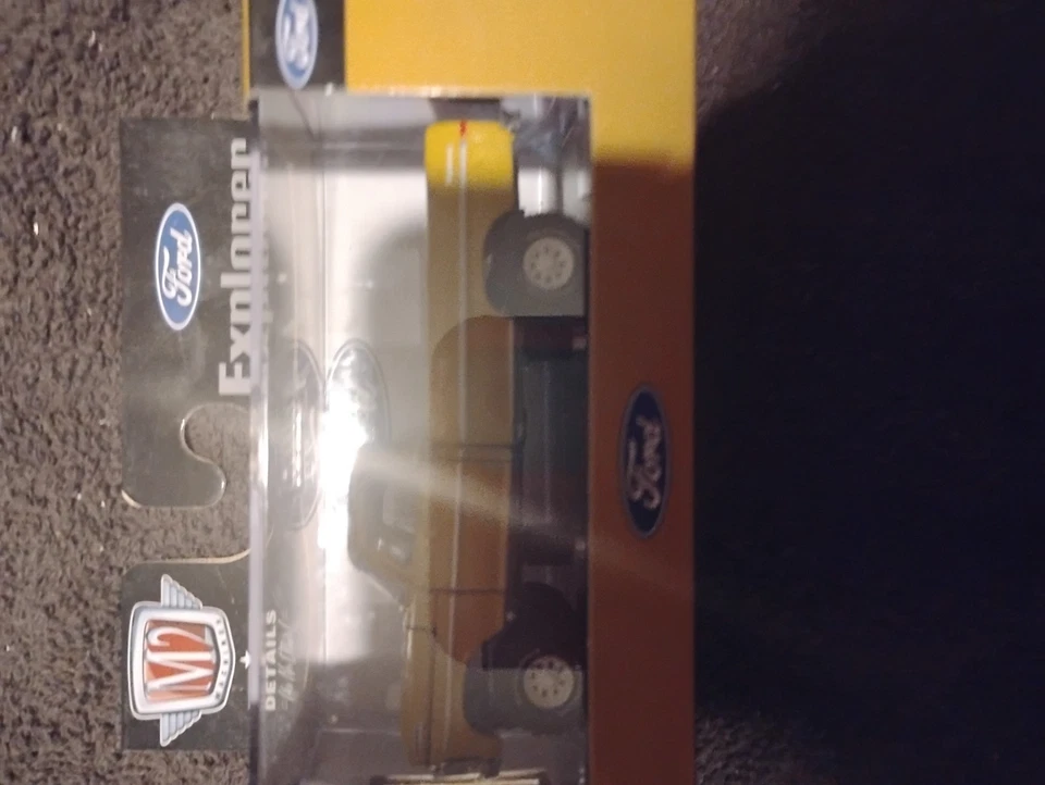 M2 Machines 1972 Ford F-250 Explorer 4x4 Truck R63 2022-2007 - Image 2 of 3