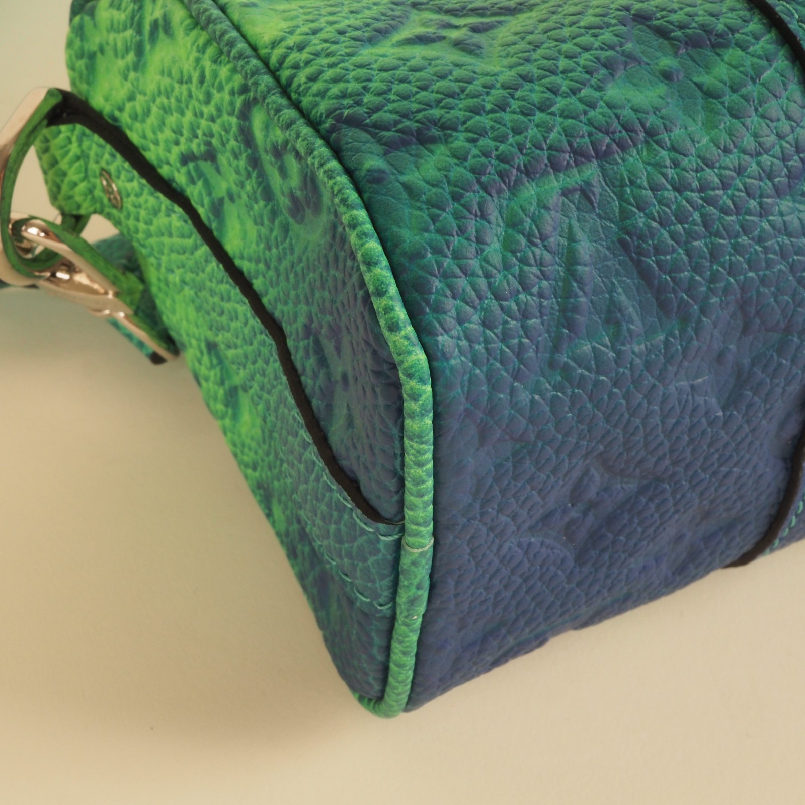 LOUIS VUITTON M59691 Keepall XS Taurillon Illusion Empreinte Shoulder Bag image 5