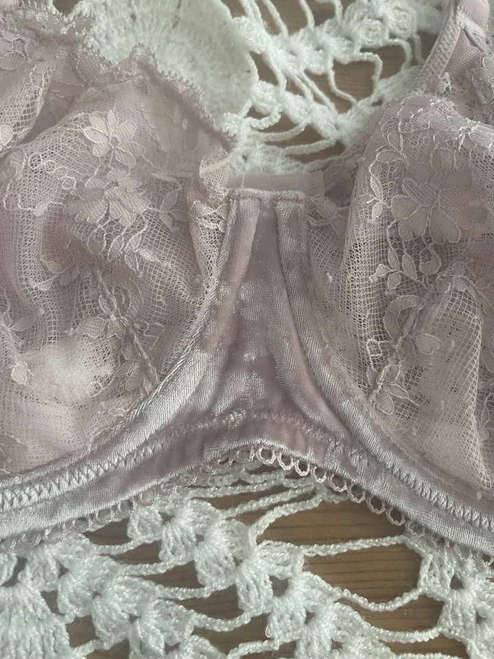 Sujetador Victoria's Secret Dream Angel push-up sin relleno terciopelo encaje champán 38DD Foto 2 de 4