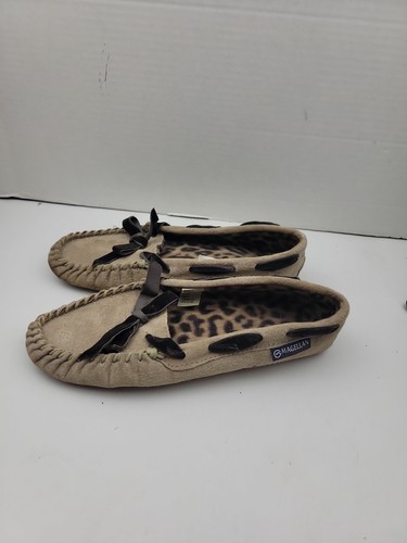 Magellan Outdoors slippers women sz 8 