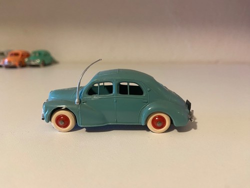 Renault Frégate en plastique MINIALUXE 1/43° (premier modèle de 1953
