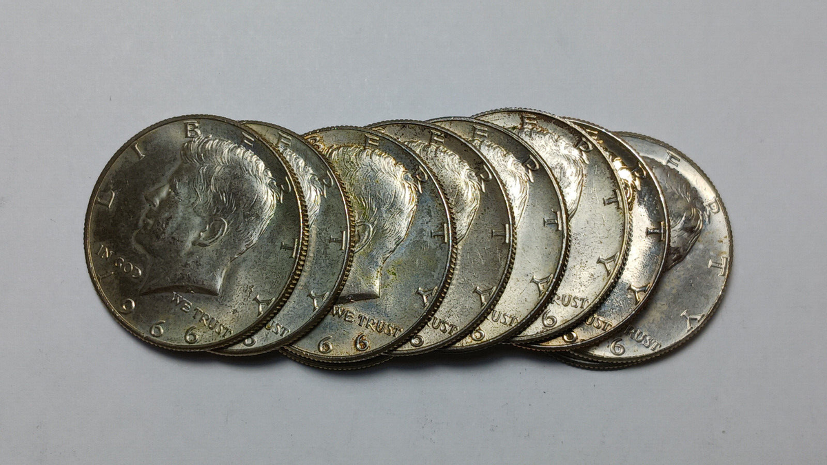 1x 1966 (P) Kennedy Half Dollar - 40% Silver - One US $0.50 Coin