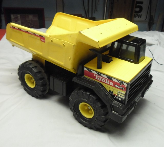 Vintage Mighty Tonka Steel Dump Truck 768 good condition Ships free to