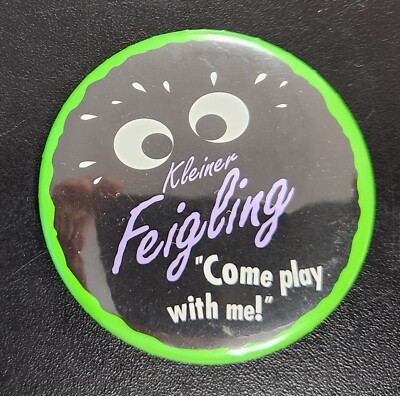 ''Come play with me?''  - Kleiner Feigling -Pinback Button