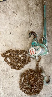 HEAVY DUTY VINTAGE 1-1/2 TON COFFING HOIST