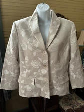 NWT Kasper Size 10 Women’s Suit Jacket GORGEOUS 40” Bust 23” Length 