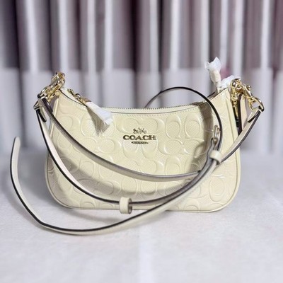NWT Coach Teri Shoulder Bag In Signature Leather With Heart Charm