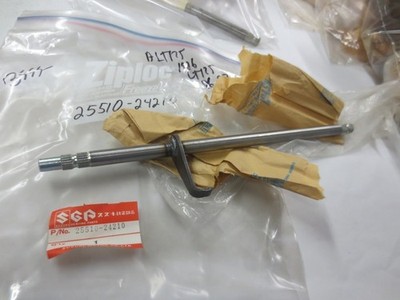 Suzuki ALT125 1986,LT125 1986-87   nos shift shaft Assembly   p.n. 25510-24210