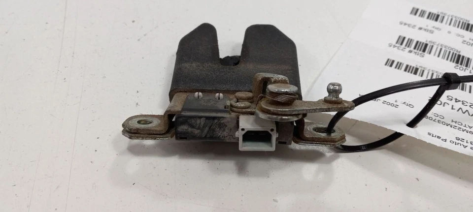 Cierre maletero Volkswagen Jetta 2003 2002 2001 2000 Foto 2 de 4