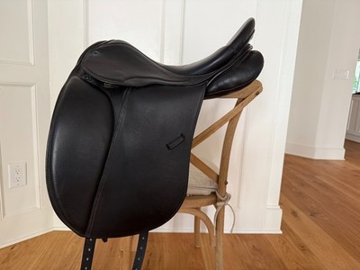 Stubben Genesis Deluxe Saddle 17'' MW