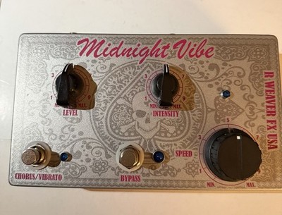 R Weaver FX USA Midnight Vibe Analog Chorus Pedal for Electric Guitar Model 197