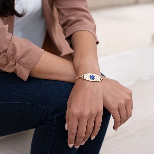 Preciosa pulsera de identificación médica Divoti de filigrana y eslabones de corazón, tono dorado - Imagen 4 de 11