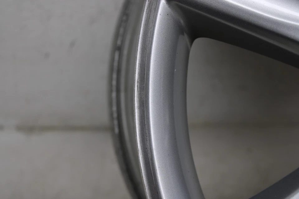 Jaguar XE 2017 18" X 7,5" llanta OEM JG156 Foto 3 de 4