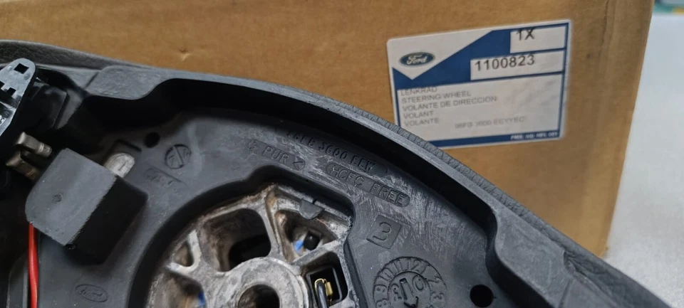 Volante Ford Fiesta - Escort dal 95 al 2000 originale senza airbag 1100823 - Immagine 2 di 4