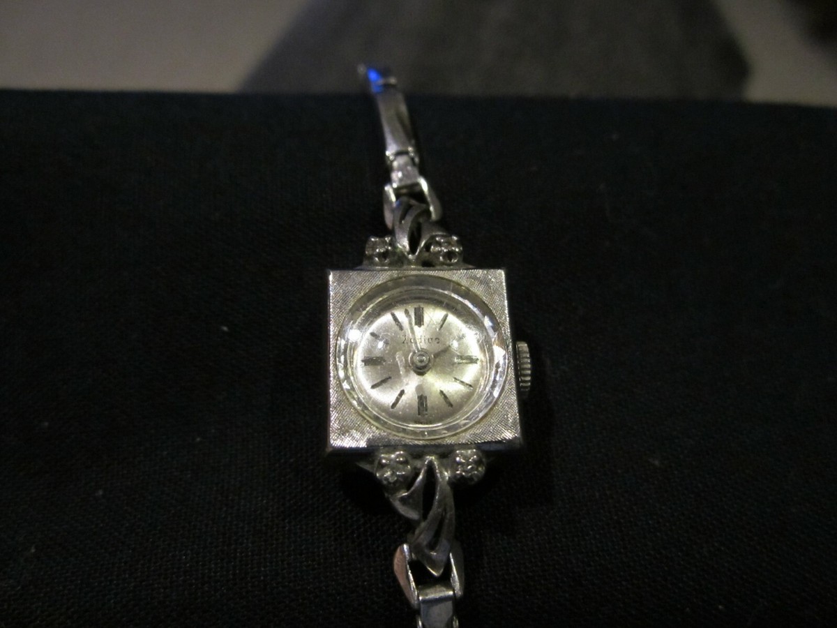 Vintage Zodiac 4 Diamond 10krpg White Gold Womens Watch  display picture 2