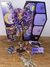 Monster High Skulltimate Secrets Fearidescent Clawdeen Wolf, Locker