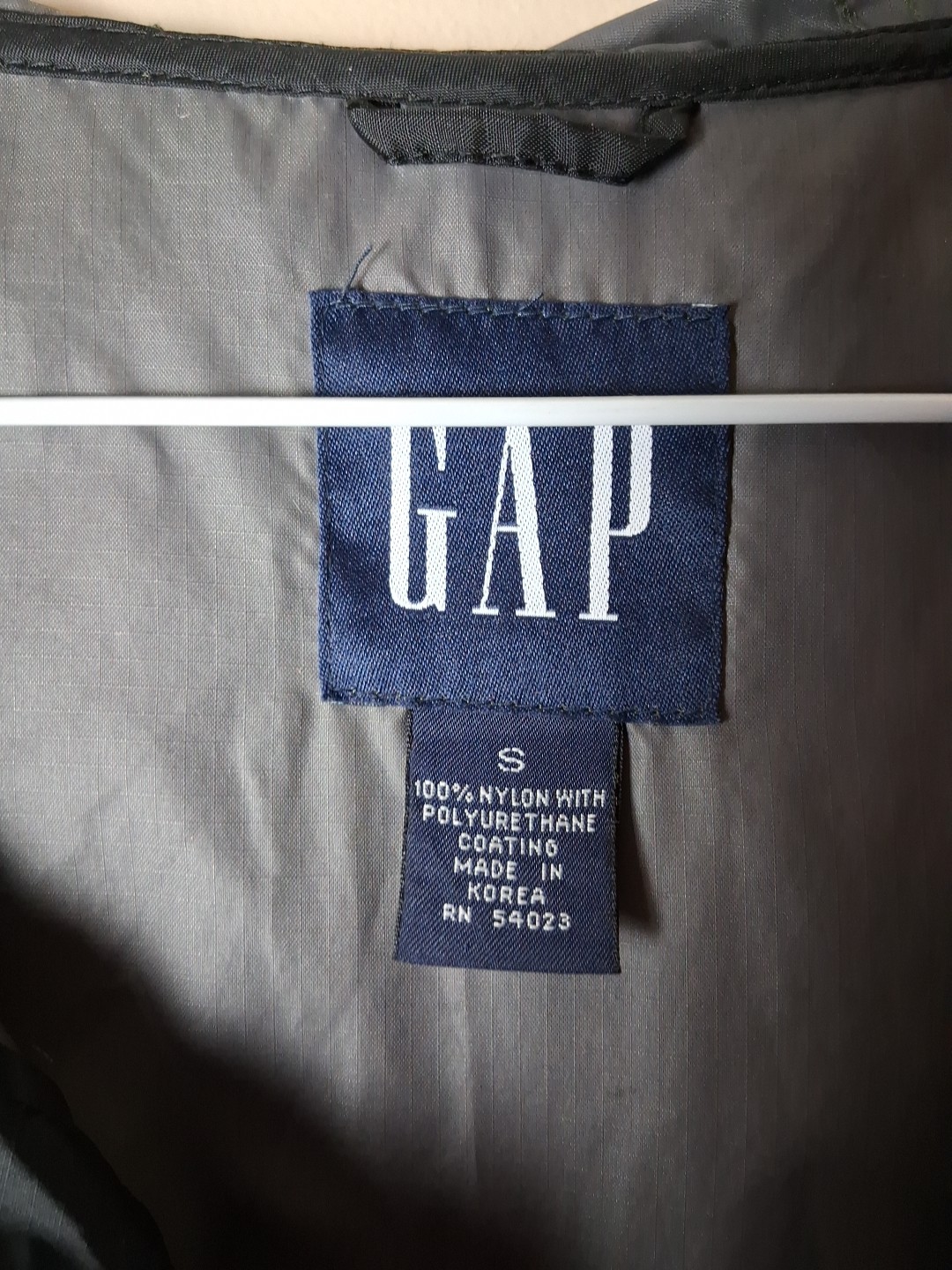 GAP Anorak Windbreaker Jacket Pullover Hooded Sma… - image 3