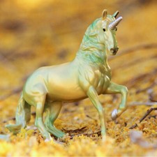 Breyer Stablemates 6928 PERIDOT unicorn 1:32 scale unicorns toy model Alborozo