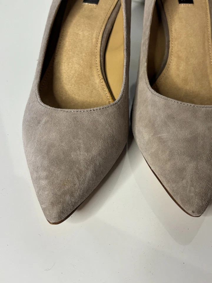 G.I.L.I Gray-Beige "Porcini" Suede Tassel Back Pointed Toe Mid-Heel Pumps 7 1/2 - Image 3 of 4