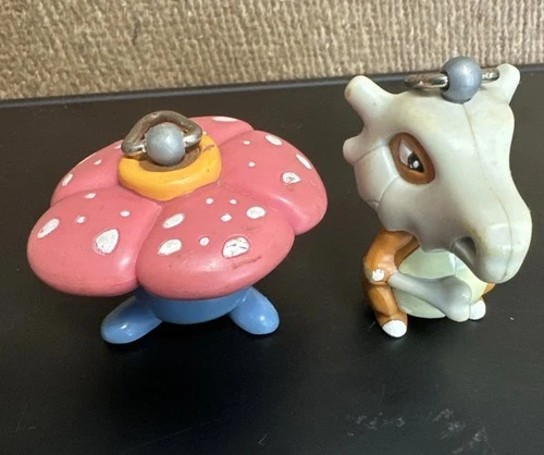 CUBONE & VILEPLUME POKÉMON KEYCHAIN vintage Nintendo 1999 Burger King toy